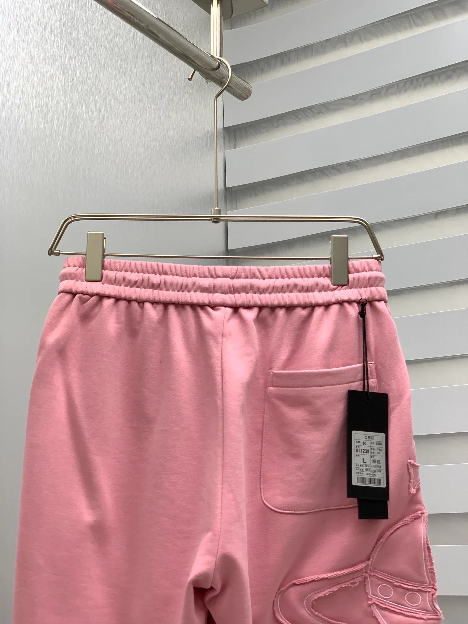Queen Mother's 2026 summer New Arrival men's casual shorts, advanced custom Breathable fabric, Breathable elasticity and comfort, impeccable details, top accessories, original logo design concept, delicate and soft feel! The upper body fit is awesome! Size: M-XXXL Please state your height and weight when ordering
